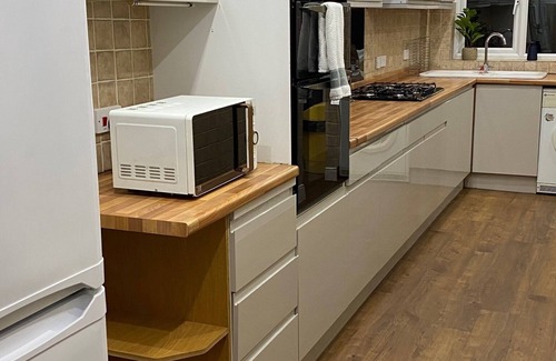 Weston by Wellend House | Large 4 Bedrooms House in Coventry for Contractor