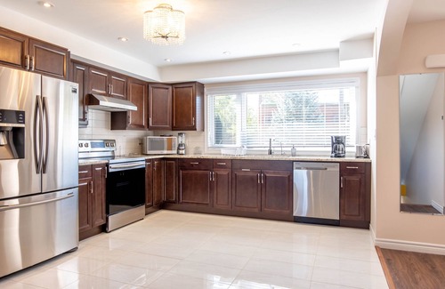 Rosemount House | Large 4bdrm Duplex in the Heart of Kitchener!