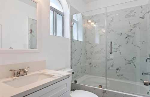 NoHo Arts District Apartment | Large 4bed 3bath near Universal studio Burbank airport Hollywood in Los Angeles