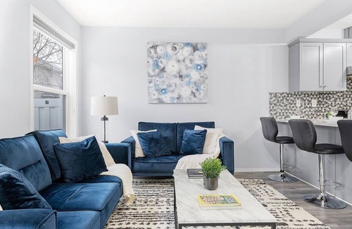 Ellerslie House | Large 4BR » Central AC » Near Henday » King Bed