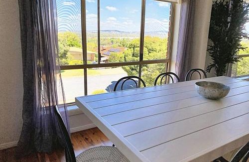 Kooringal House | Large 4BR haven with lake views
