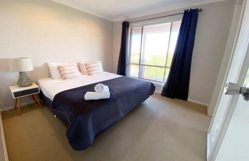 Kooringal House | Large 4BR haven with lake views