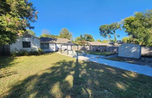 Crosstown House | Large 4BRHome Near Zoo, Downtown, Beale Street