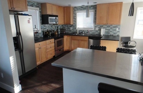 Southwest Bend House | Large 5 Bed , 3bath home close to Deschutes River and Old Mill Shopping District