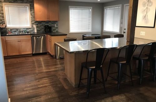 Southwest Bend House | Large 5 Bed , 3bath home close to Deschutes River and Old Mill Shopping District