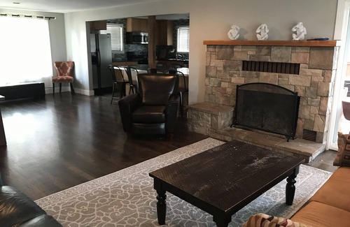Southwest Bend House | Large 5 Bed , 3bath home close to Deschutes River and Old Mill Shopping District