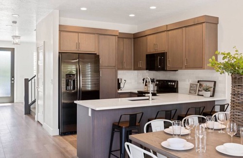 St. George House | Large 5 bed home w/pool, hiking, and ATV trails!