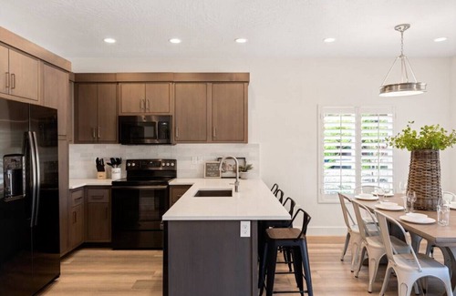 St. George House | Large 5 bed home w/pool, hiking, and ATV trails!