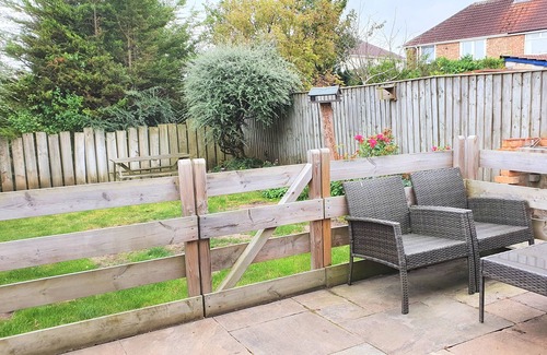 Swindon House | Large 5 Bedroom House Terrace Parking