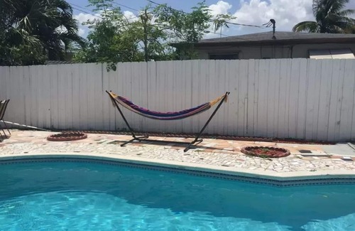 Boulevard Heights House | LARGE 5 Bedroom POOL HOME IN HOLLYWOOD WOW! plus POOL and more