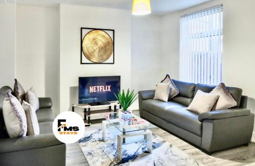 Liverpool House | Large 6 Bed House, Long Term Stay Savings, Contractors, Professionals, Big Groups, Free Parking!