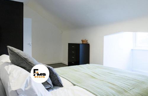 Liverpool House | Large 6 Bed House, Long Term Stay Savings, Contractors, Professionals, Big Groups, Free Parking!