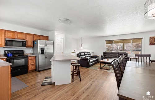 Sand Lake House | Large 6 Bedroom Home
