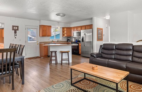Sand Lake House | Large 6 Bedroom Home