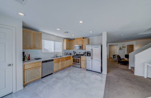 Las Vegas House | Large 6 Bedrooms Home 13 Miles to Las Vegas Strip License Number G66-06299