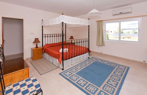 Ypsonas Villa | Large 6 Bedrooms Property - Villa Myrto