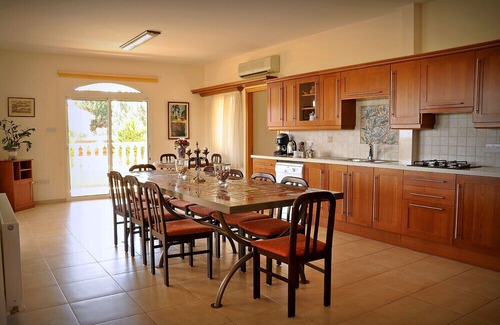 Ypsonas Villa | Large 6 Bedrooms Property - Villa Myrto