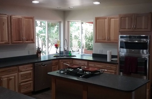 Roseburg House | Large 7 bd 5 bath house. A few miles from wildlife safari. Gourmet kitchen