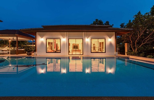 Hua Hin Villa | Large 7 Bed Luxury Villa on the Golf Course