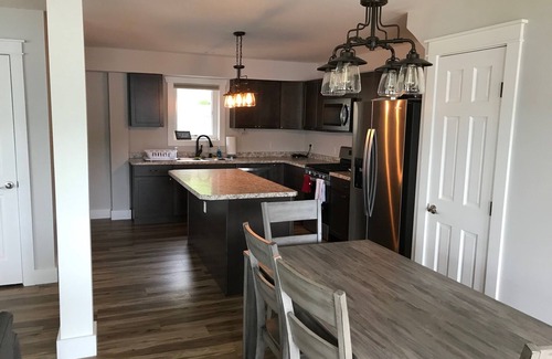 Penn Yan House | Large 9 BR Family Retreat in this quiet Cove (11 Bedrooms with extra cottage)
