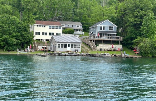 Penn Yan House | Large 9 BR Family Retreat in this quiet Cove (11 Bedrooms with extra cottage)