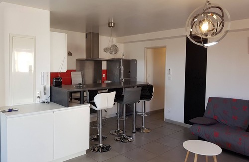 Mediterranee Apartment | Large air conditioned T3 200 m from the main beach, secure garage