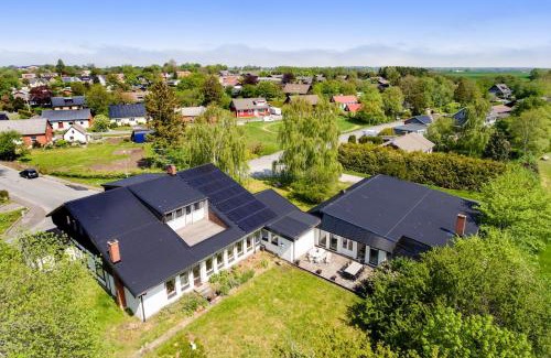 Onslunda House | Large and beautifully decorated pool house in Tomelilla, Österlen