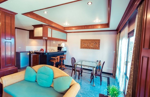 Patong Apartment | Large and luxury Apartment with panoramic seaview, at 80 m high, a quiet place.