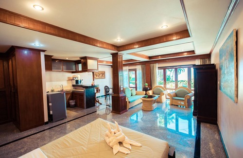 Patong Apartment | Large and luxury Apartment with panoramic seaview, at 80 m high, a quiet place.