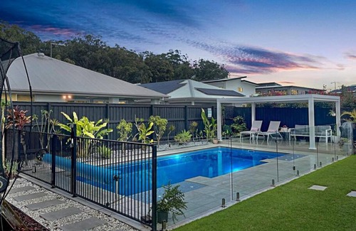 Bells Creek House | Large and spacious, 3 living rooms with patio and pool
