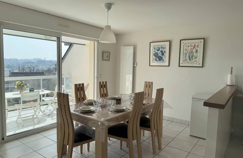 Saint-Cast-le-Guildo Apartment | Large apartment with sea view in a quiet residence in Saint Cast le Guildo, 2 bedrooms for 7.