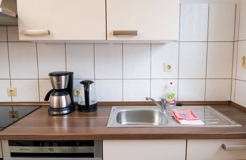 Sandershausen Apartment | Large apartment (75m²), up to 6 people, quiet, close to the city center, south-facing balcony, parking spaces