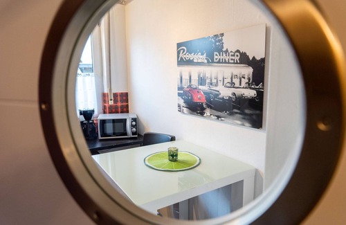 Niestetal Apartment | Large apartment (approx. 75 m²), quiet, close to the city center, south-facing balcony, free parking, WiFi