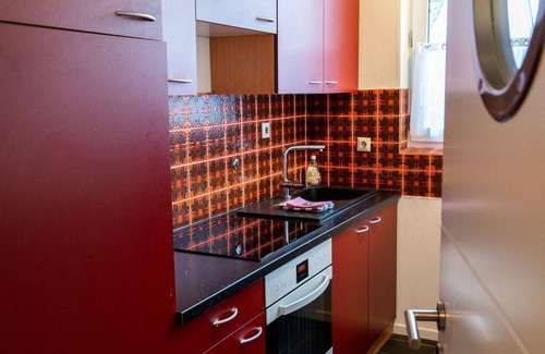 Niestetal Apartment | Large apartment (approx. 75 m²), quiet, close to the city center, south-facing balcony, free parking, WiFi