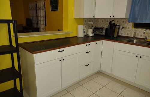 Estate Hermon Hill House | Large Apartment in Quiet Mid-island Location 10 Mins From Anything