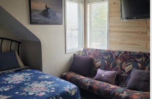 St. Catharines House | Large Apartment in the Heart of Niagara