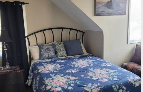 St. Catharines House | Large Apartment in the Heart of Niagara