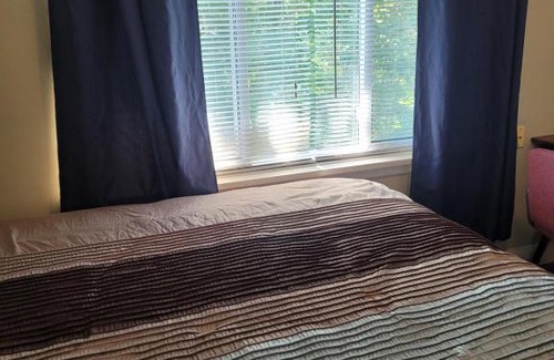 St. Catharines House | Large Apartment in the Heart of Niagara