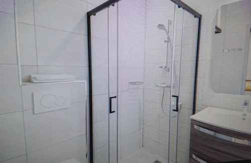 Charmettes - Bellecombe Apartment | Large apartment in the Bellecombe district. Near Part Dieu train station.