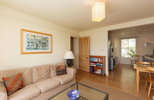 Barmouth Apartment | Large apartment in Victorian Townhouse by the Sea. Superb views. Ideal location
