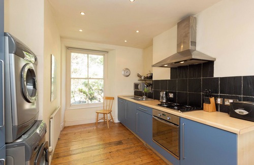 Barmouth Apartment | Large apartment in Victorian Townhouse by the Sea. Superb views. Ideal location