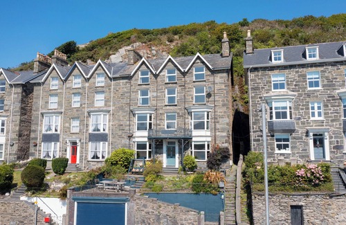 Barmouth Apartment | Large apartment in Victorian Townhouse by the Sea. Superb views. Ideal location