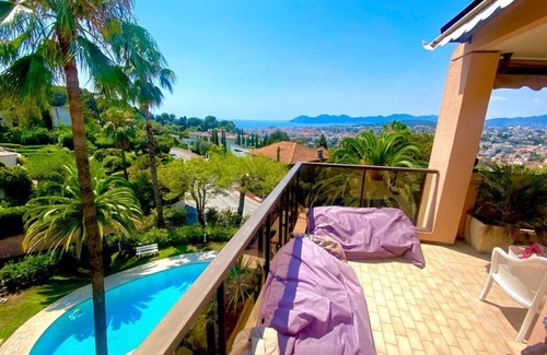Le Cannet Apartment | Large apartment with a view of the Bay of Cannes