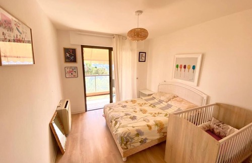 Le Cannet Apartment | Large apartment with a view of the Bay of Cannes