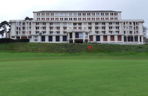 Saint-Cast-le-Guildo Apartment | Large Art Deco duplex in Pen Guen, superb sea view and Saint Cast golf course