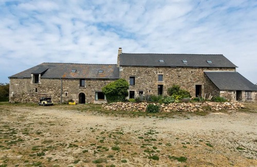 Lancieux Cottage | Large, atypical, artistic gîte in the heart of ecogolf and just a stone's throw from the beaches.
