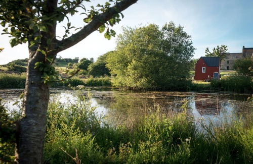 Lancieux Cottage | Large, atypical, artistic gîte in the heart of ecogolf and just a stone's throw from the beaches.