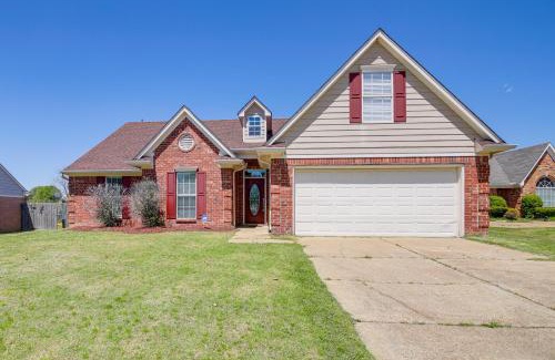 Southaven House | Large Backyard Peaceful Home in Southaven!