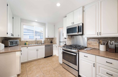 Allied Gardens House | Large Backyard w/Firepit and Grill | Pet Friendly