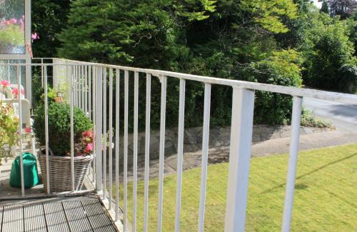 Doncaster Apartment | Large Balcony Apartment - Town & Races -2 Dbl Beds